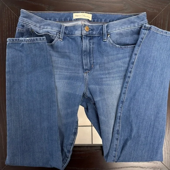 GAP Light Wash Straight Leg Jeans Size 31 Mid-Rise Denim - Picture 3 of 7